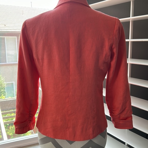 Adorable coral blazer with floral lining, size small. - Picture 7 of 8
